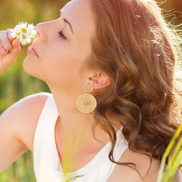 ‼️SALE‼️Rattan Knit Drop Earrings - Picture 4 of 8